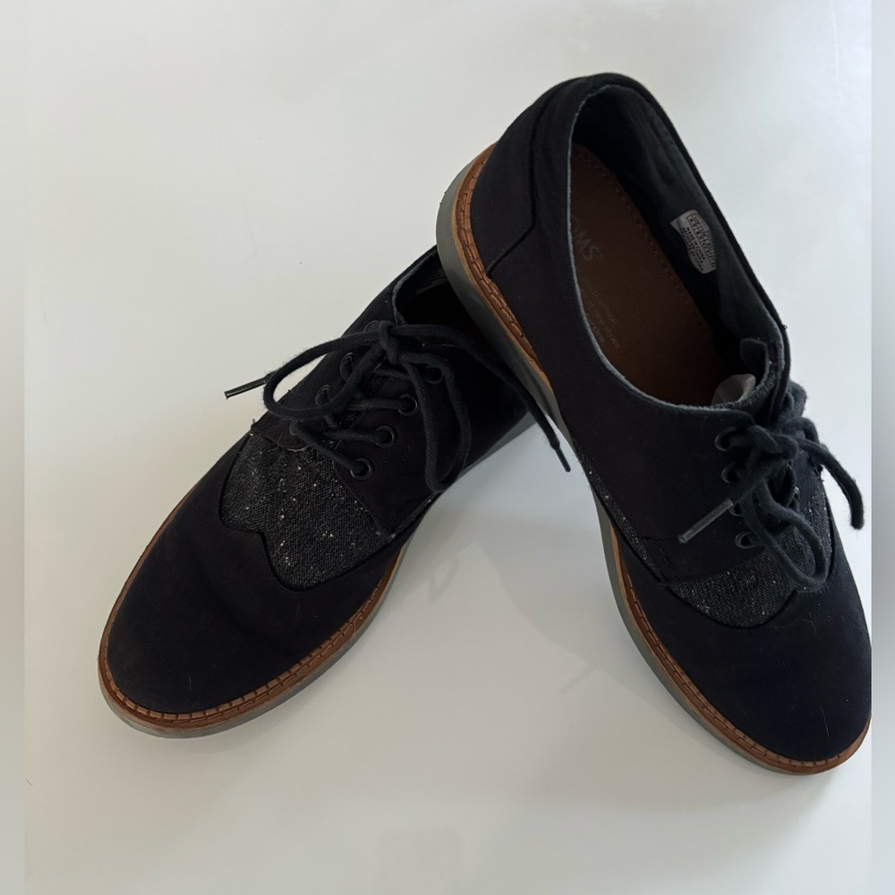 TOMS Canvas Oxfords